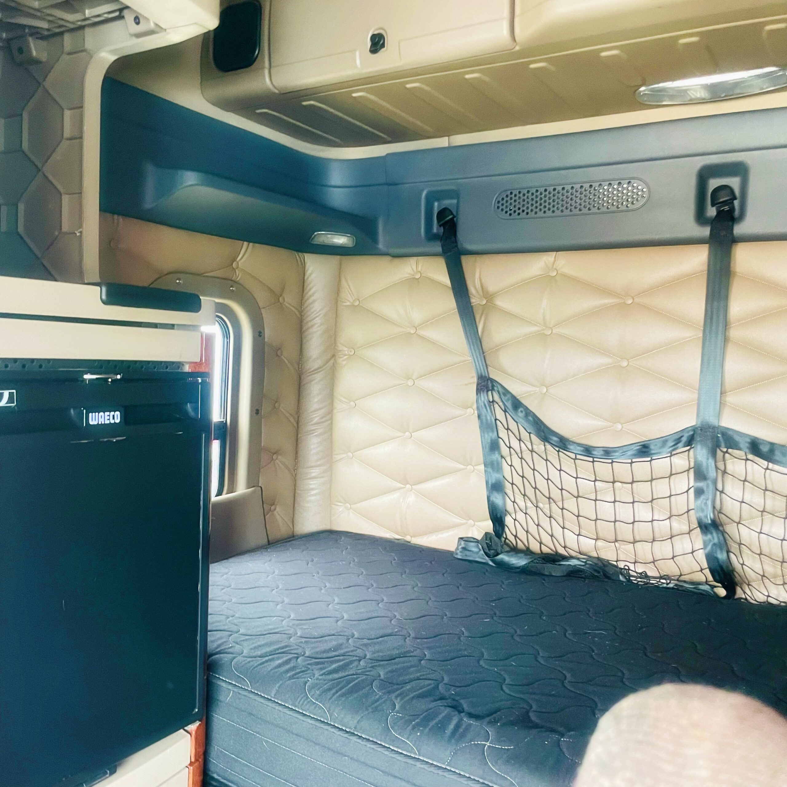 2016 FREIGHTLINER CASCADIA