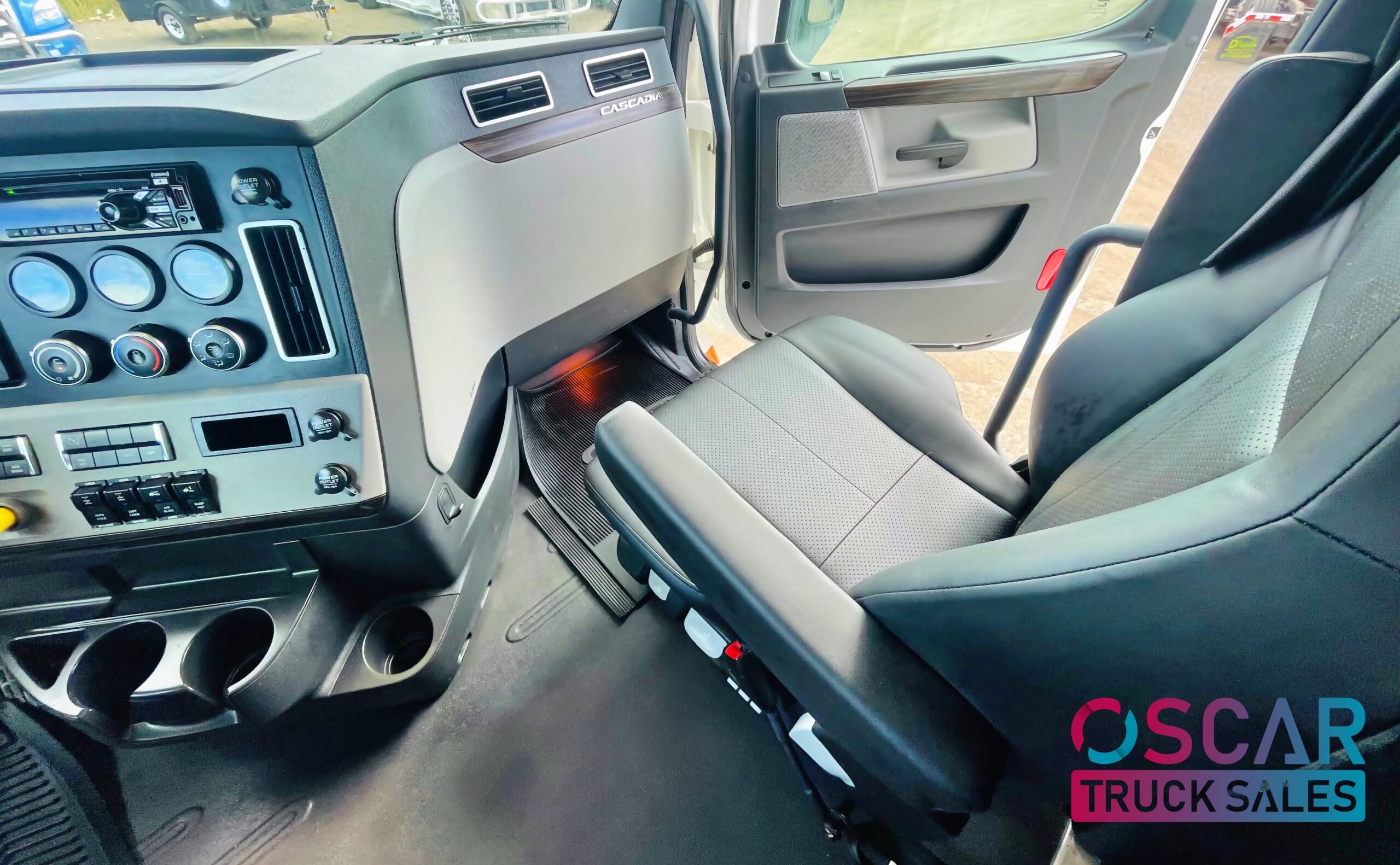 2018 FREIGHTLINER CASCADIA