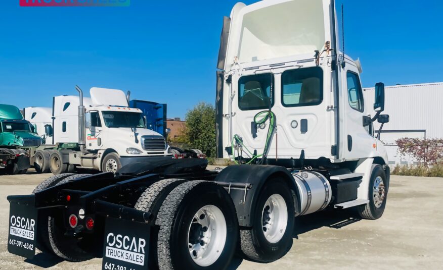 2017 FREIGHTLINER CASCADIA DAYCAB