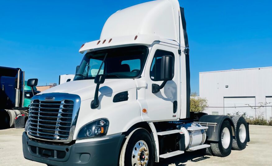 2017 FREIGHTLINER CASCADIA DAYCAB