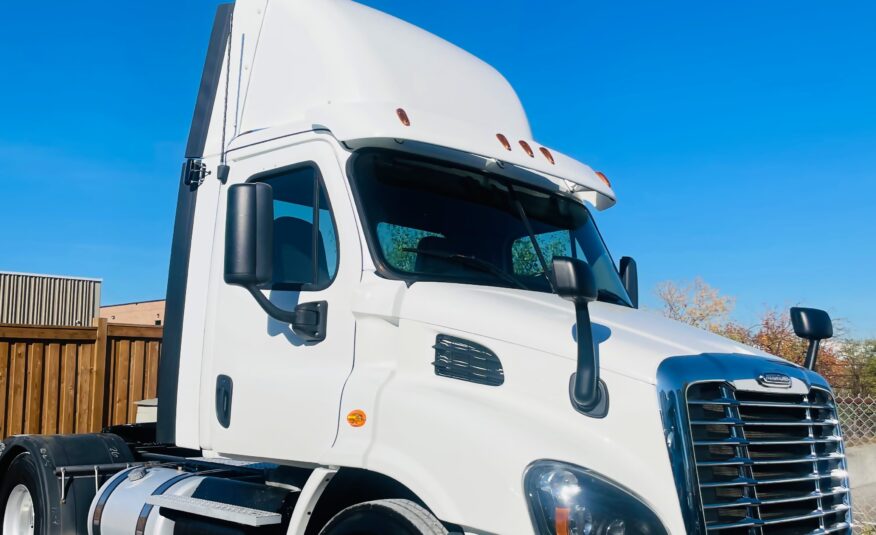 2017 FREIGHTLINER CASCADIA DAYCAB