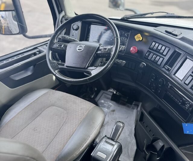 2019 VOLVO VNL 860